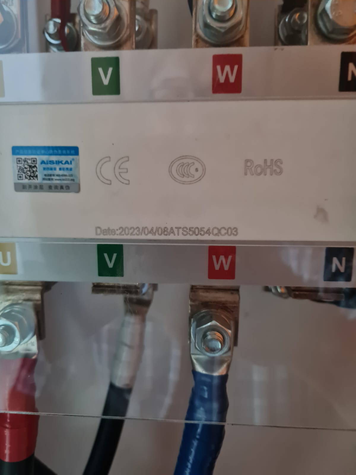 Large AISIKAI terminals with colour-coded U, V, W and N connections