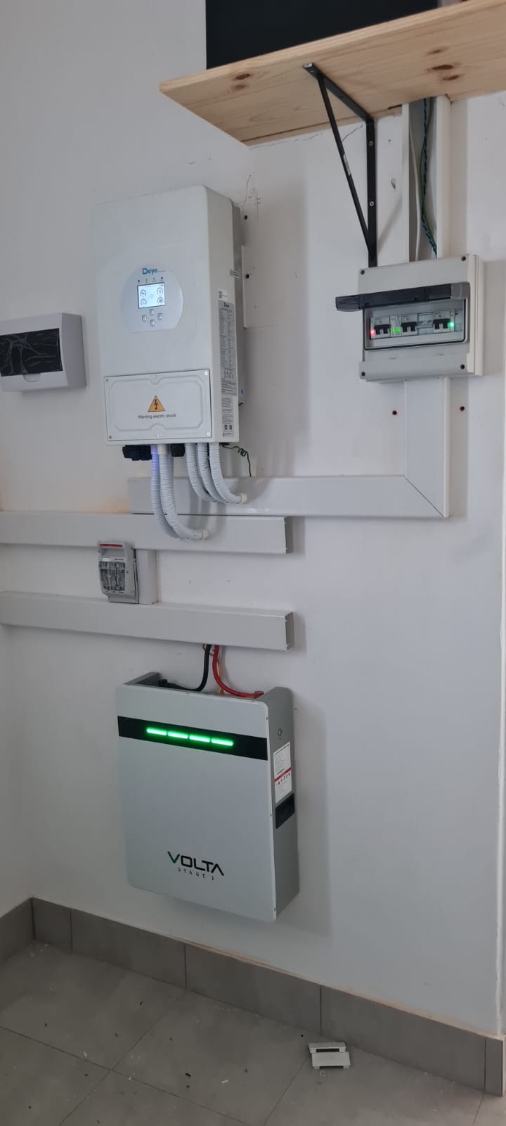 Side view of the installation showing the inverter, battery and distribution board